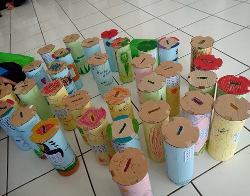 Asyiknya Membuat Celengan dari Barang Bekas bersama Anak anak di Yayasan Yatim Piyatu Hidayatullah 1