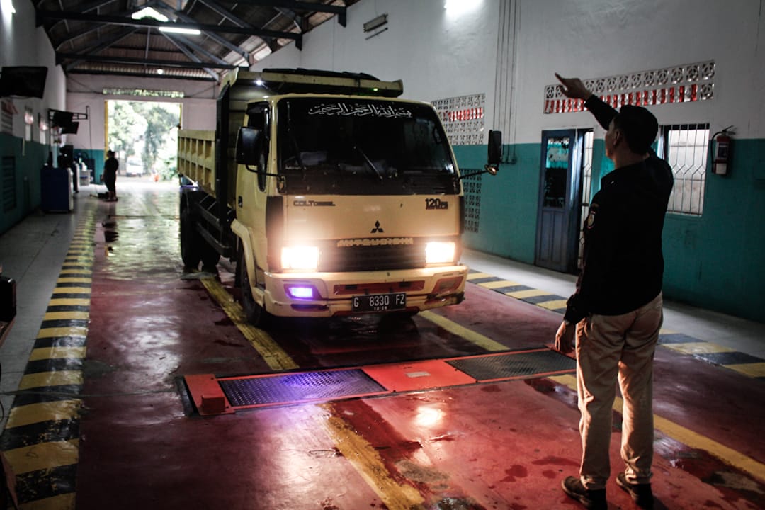 Dinas Perhubungan Tangsel Lakukan Uji Kalibrasi KIR di UPTD PKB 2