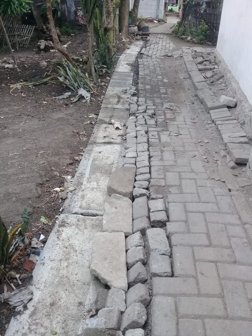 Ekbang Desa Pekayon Minta Pemborong Proyek PL Dewan Perbaiki Jalan Lingkungan 4