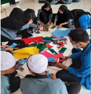 Lakukan PKM Mahasiswa Unpam Ajarkan Kreativitas dan Beri Hadiah 4