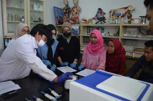 Lakukan Pengabdian Masyarakat Dosen Uhamka Berikan Pembekalan Laboratorium Kepada Guru 2