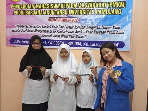 Mahasiswa Unpam Ajak Anak anak Panti Asuhan Membuat Kerajinan yang Bernilai Jual 3