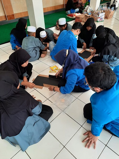 Mahasiswa Unpam Ajarkan Daur Ulang Santri 2