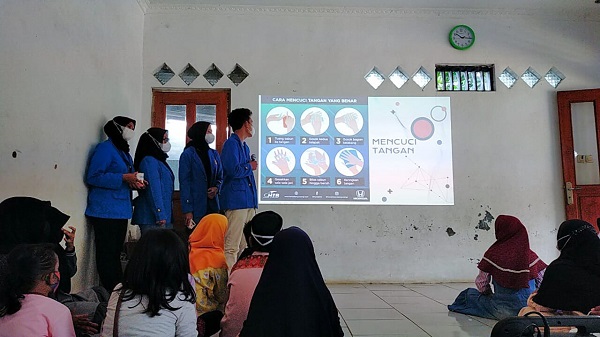 Melatih Kognitif Motorik Anak dengan Pemanfaatan Botol Plastik Bekas 1