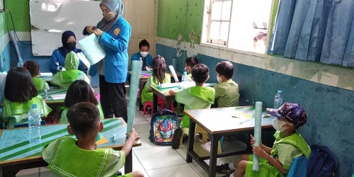 Melatih Kreatiﬁtas Anak Paud dengan Membuat Celengan 2