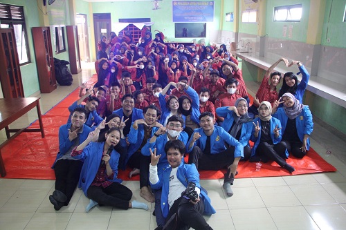 Pelatihan Membuat Pisang Umpet Sebagai Keterampilan Tambahan Para Siswa 1