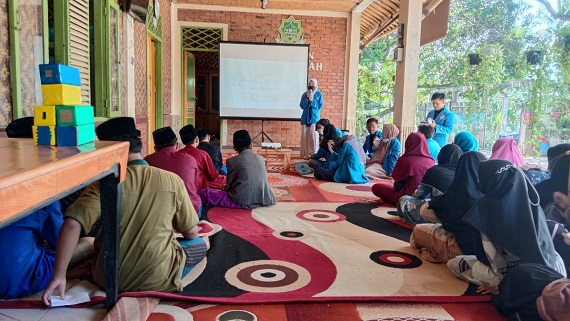 Pelatihan Penulisan Cerpen Anak di Yayasan Al Kamilah 3