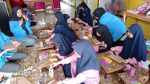 Pemanfaatan Bahan Daur Ulang menjadi Kreasi Kerajinan Tangan 2