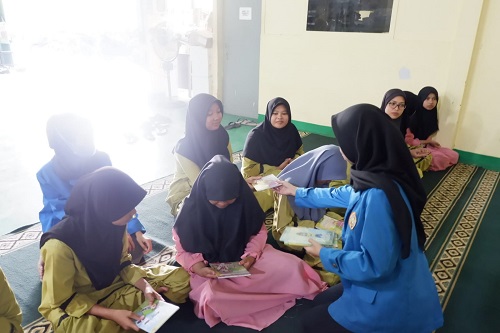 Pengembangan budaya literasi dengan system one week one book 3