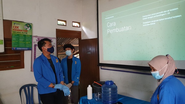 Penyuluhan Pembuatan Disinfektan kepada para Kader Posbindu 3