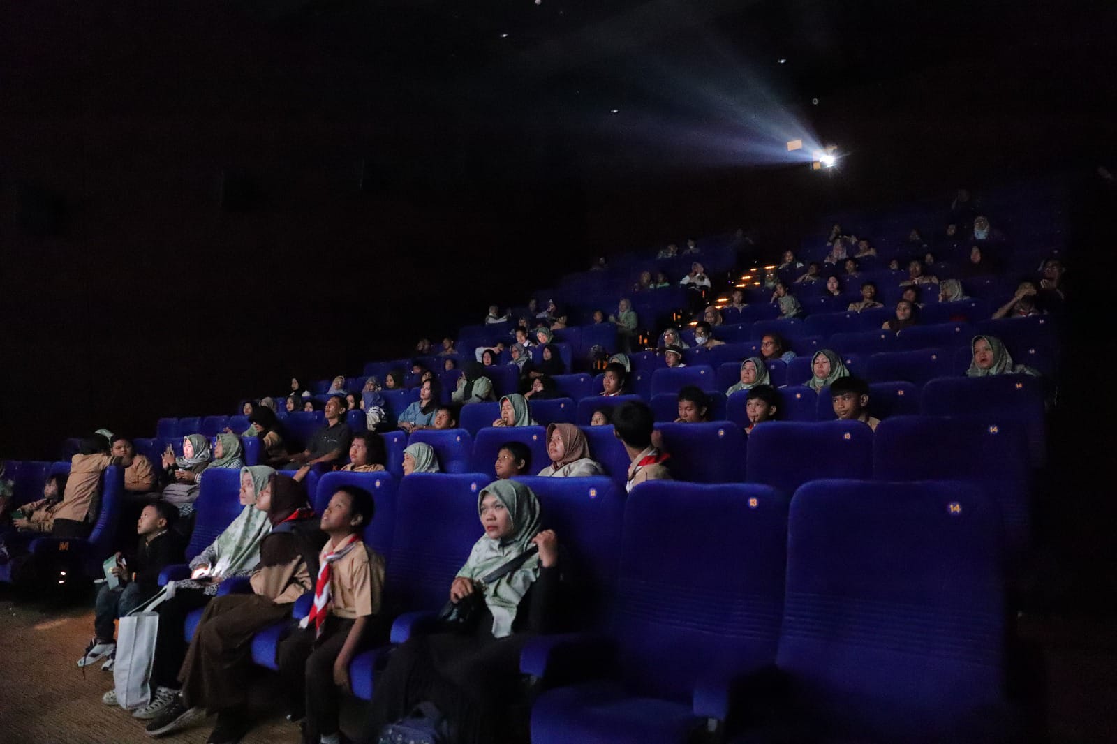 Peringati Hari Anak Sedunia Pemkot Tangerang Nonton Bioskop Bareng Anak Disabilitasa