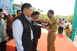 100913 4Satgas Situgintung dan Wali meninjau situ gintung dt