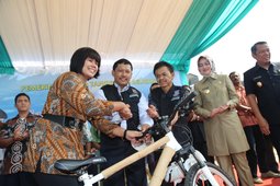 100913 5Satgas Situgintung dan Wali meninjau situ gintung dt