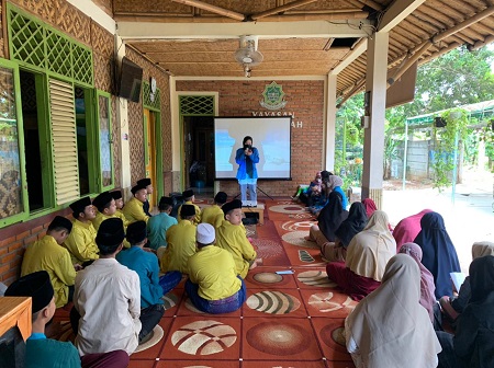 Sambangi Yayasan Al Kamilah Mahasiswa UNPAM Tumbuhkan Semangat Anak anak 2