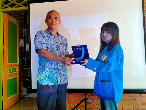 Sambangi Yayasan Al Kamilah Mahasiswa UNPAM Tumbuhkan Semangat Anak anak 3