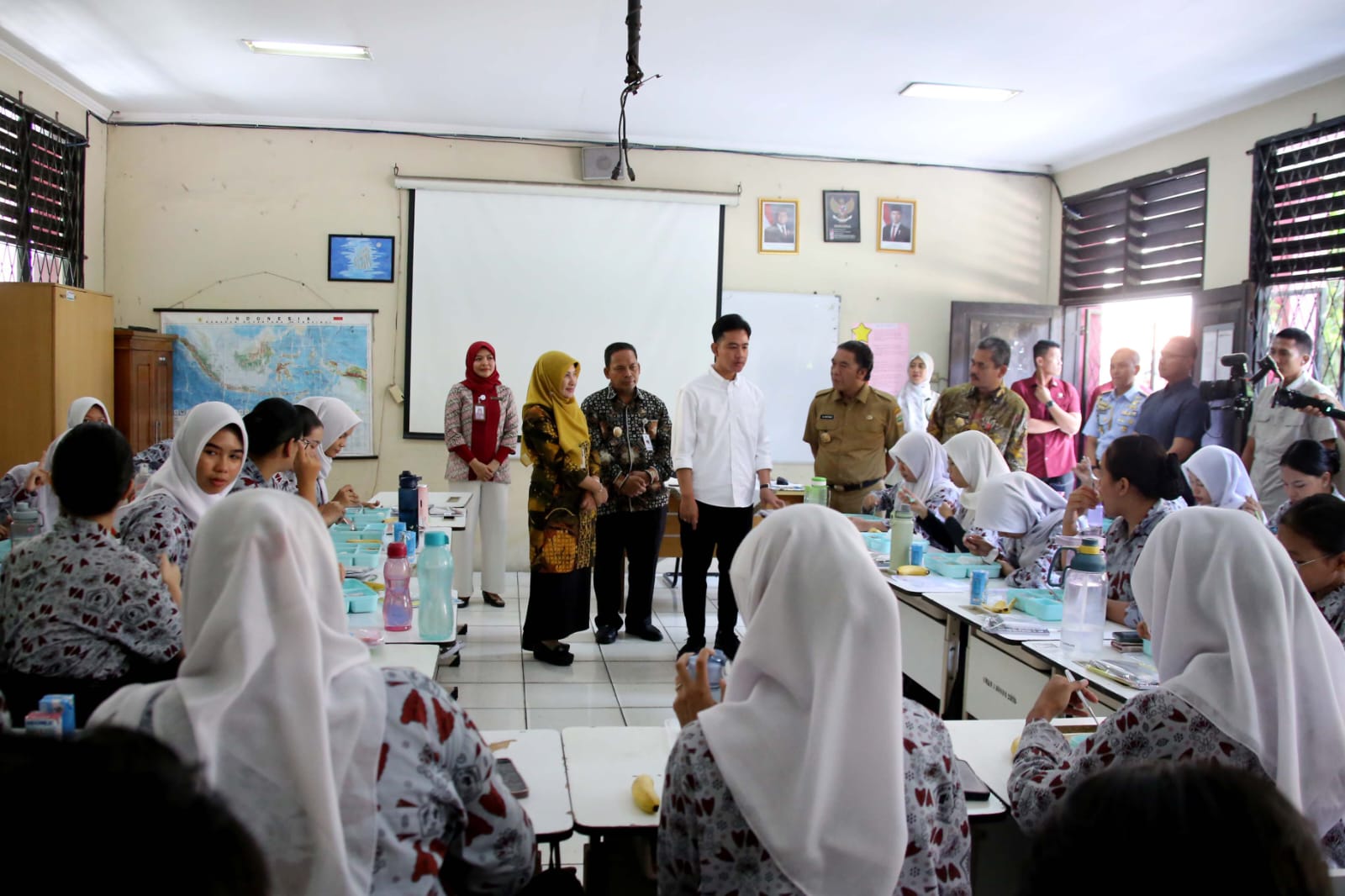Sediakan Paket Menu MBG SMKN 3 Kota Tangerang Diapresiasi Pj Wali Kota Hingga Wapresq