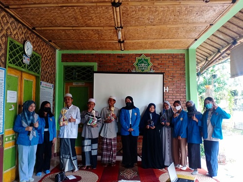 Sosialisasi Pentingnya Pengetahuan Literasi di Yayasan Al Kamilah 1