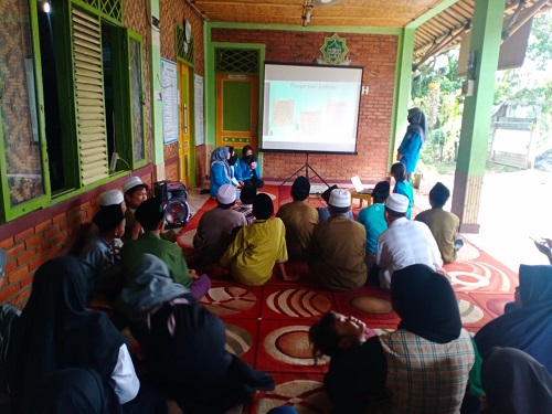 Sosialisasi Pentingnya Pengetahuan Literasi di Yayasan Al Kamilah 3