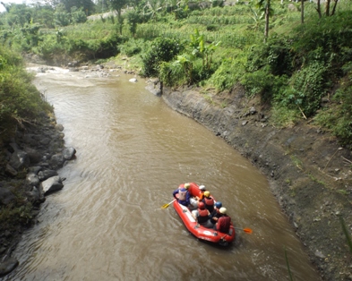 rafting bersama sahabat air dikali berantas