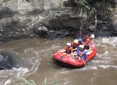 tantangan rafting sahabat air batu malang