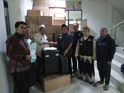 Utamakan Pelayanan, Kemenag Pandeglang Serahkan Koper Jemaah Haji