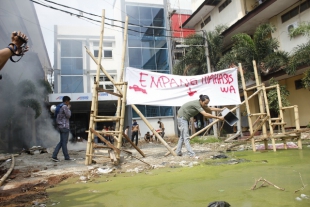 Aksi Mahasiswa Untirta Tuntut Pembagunan Laboratorium