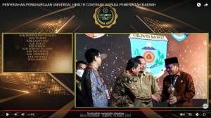 Wakil Presiden RI Berikan Penghargaan Pemda Berstatus Universal Health Coverage
