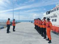 Basarnas Nias melakukan pencarian pemandu wisata hilang di laut. (istimewa).