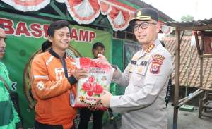 Kapolresta Tangerang Berikan Bantuan ke Komunitas Ojeg Online