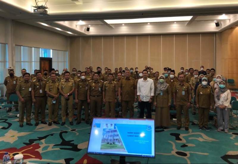 Walikota Tangsel bersama Perwakilan Komisioner KPU  dan Camat serta Lurah