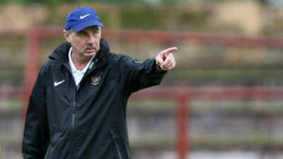 Mantan Pelatih Timnas Indonesia Alfred Riedl Meninggal Dunia Akibat Sakit Kanker