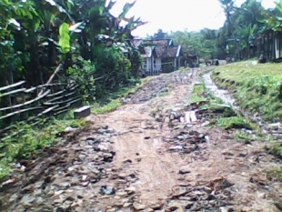 Memrihatinkan, Jalan Kampung Cibiuk Rusak Parah