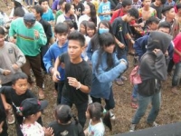 ABG bergoyang ala "Bob Marley" meramaikan suasana Festival Karang Taruna.DT