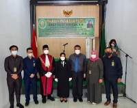 Ketua PN Sei Rampah, Rio Barten Pasaribu TH, SH, MH foto bersama dengan Panitera Pengganti, Emily dan para hakim PN Sei Rampah.