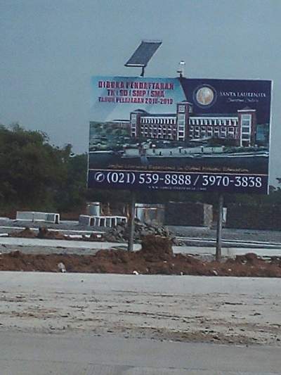 Plang Pembangunan sekolah Saint Laurensia di Sindang Jaya