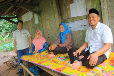 Sanuji Kunjungi Warga Miskin di Cikulur