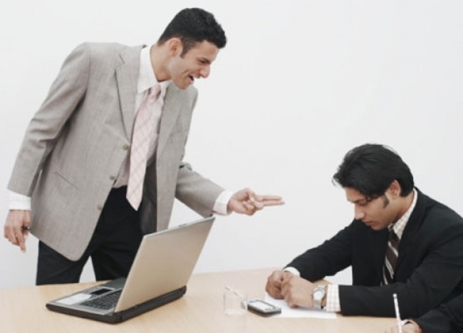 Cara Jika Atasan Sering Mengkritik Pekerjaan Anda