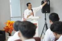 Pj Bupati Tangerang Buka Latihan Cukur Rambut dan Servis AC di BLK Kosambi