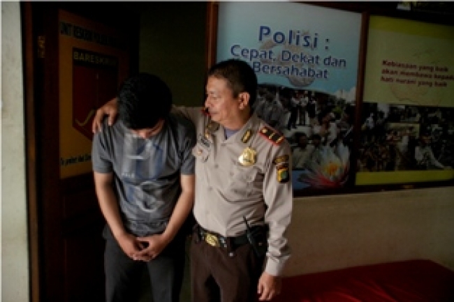 Pamulang- Dua bulan kabur, akhirnya "JS" berhasil dibekuk, Selasa (3/12)Dt