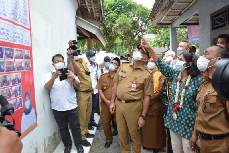 Bupati Dampingi Wakil Presiden Bank Dunia di Panongan