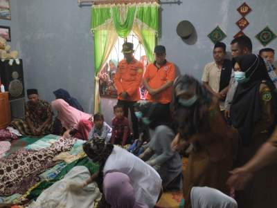 Unit SAR Madina evakuasi bocah hanyut di sungai Barumun.