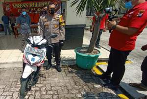 Tiga Pelaku Perampasan, Sabit Korban Gunakan Celurit