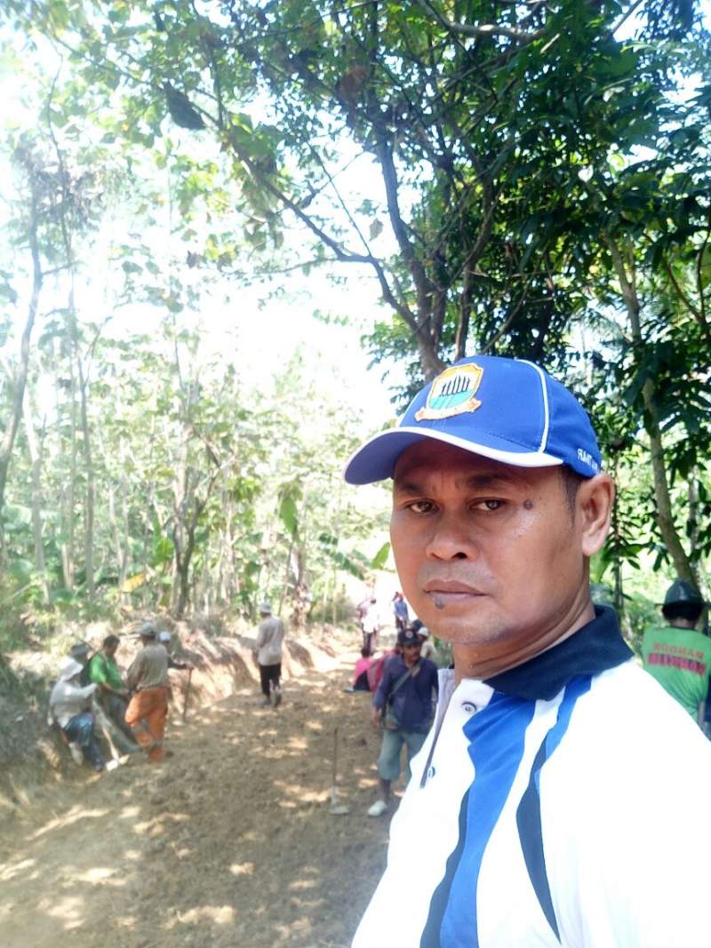 Warga Sawarna Timur Benahi Akses Menuju Pantai Seupang