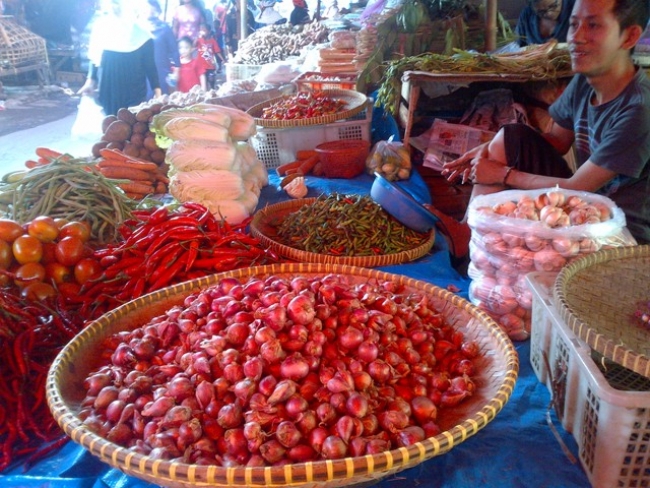 Jelang Ramadhan Harga Sembako Merangkak Naik