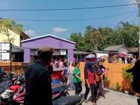 Pertanyakan BLT Dana Desa, Sejumlah Ema Ema Geruduk Datangi Desa Pabuaran