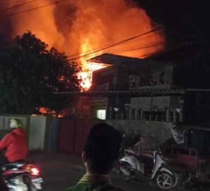 Rumah Warga Desa Serdang Kulon Dilalap Sijago Merah