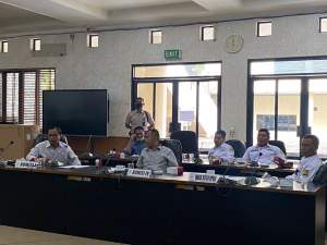 Suasana RDP lintas komisi antara Komisi I, Komisi II bersama Disperindag, Satpol PP, dan DPMPTSP Kota Cilegon di ruang Rapat Komisi DPRD Kota Cilegon, Rabu (12/1/2022).