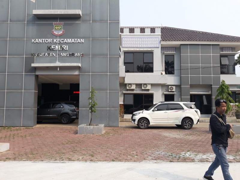 Geledah Kantor Camat Kemeri, Polda Banten Amankan Surat Izin Tempat Usaha