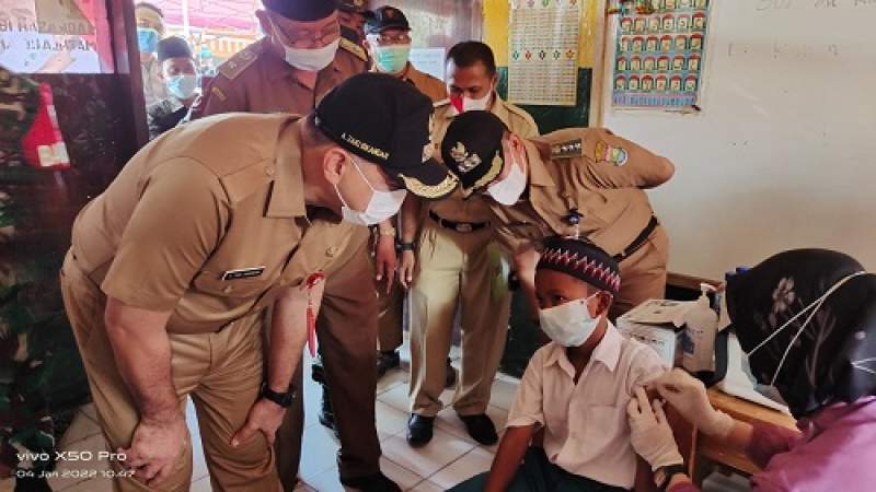 Zaki Pantau Vaksinasi Anak Usia 6-11 Tahun di Sepatan