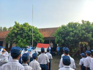 Kapolsek Cikupa Jadi Pembina Upacara di SMAS Nurul Hidayah, Tekankan Disiplin dan Bahaya Narkoba